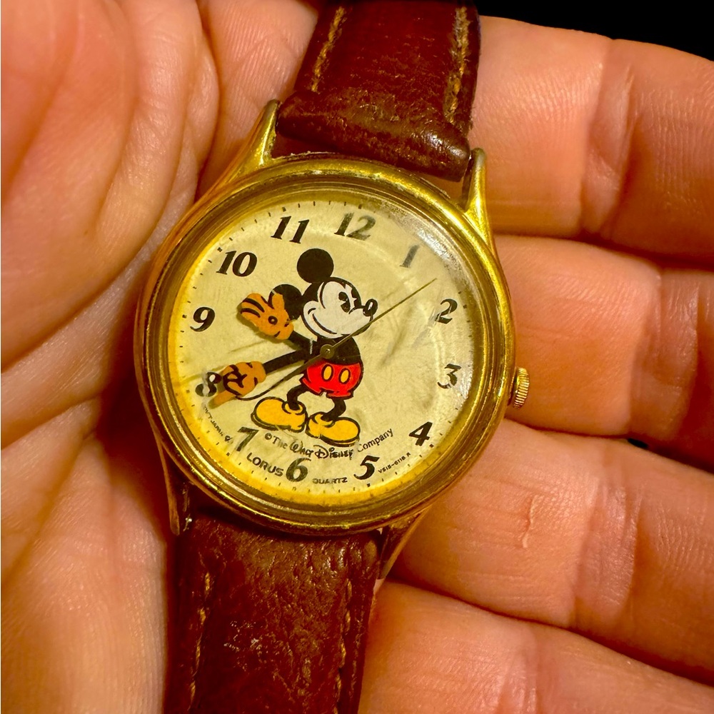 Vintage Disney Quartz Watch Working V515-6080. Mickey Mouse Band needs replacing